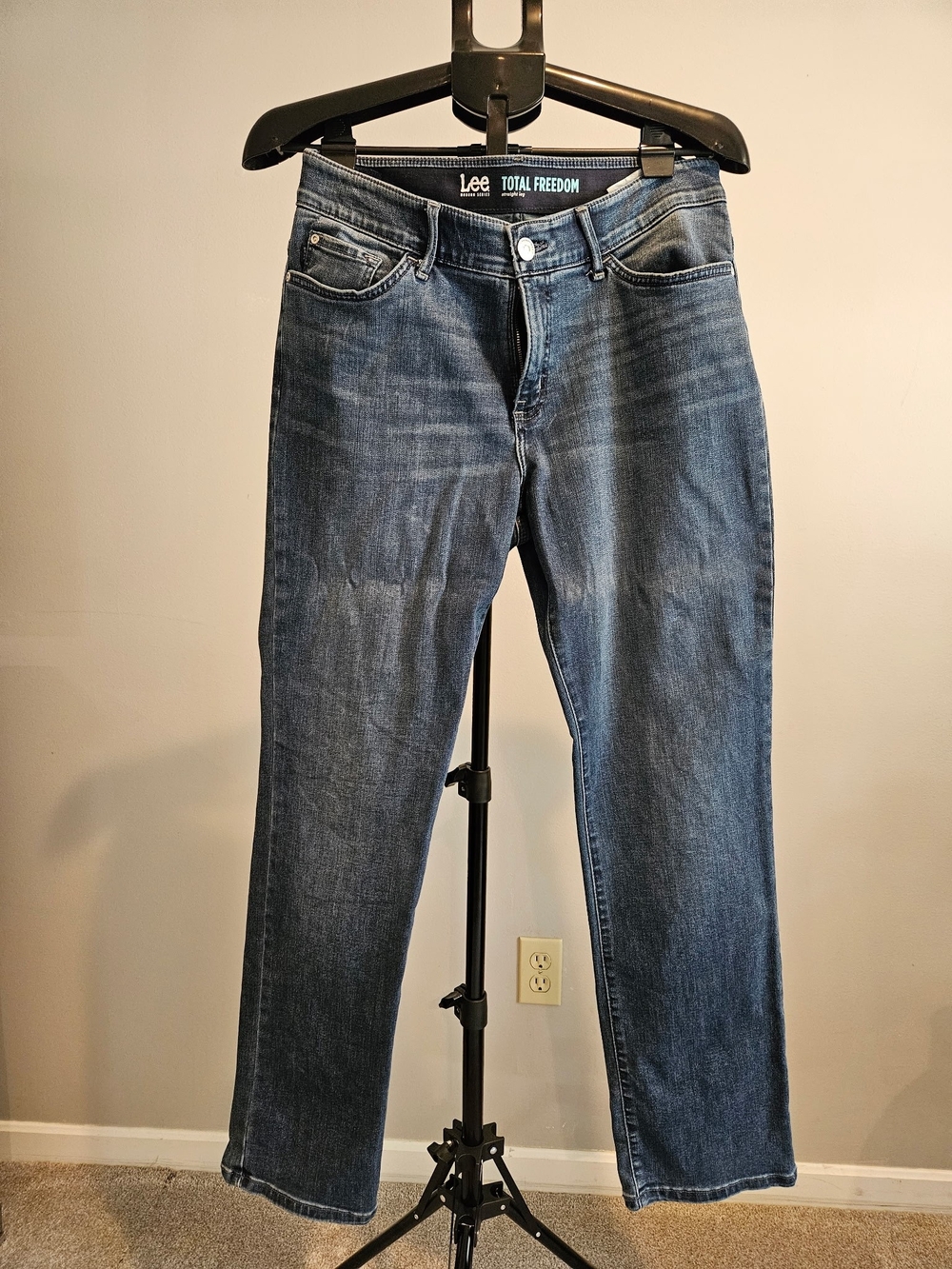 Lee Womans Total Freedom Straight Leg (Stretchy)  Dark Blue Straight Jeans